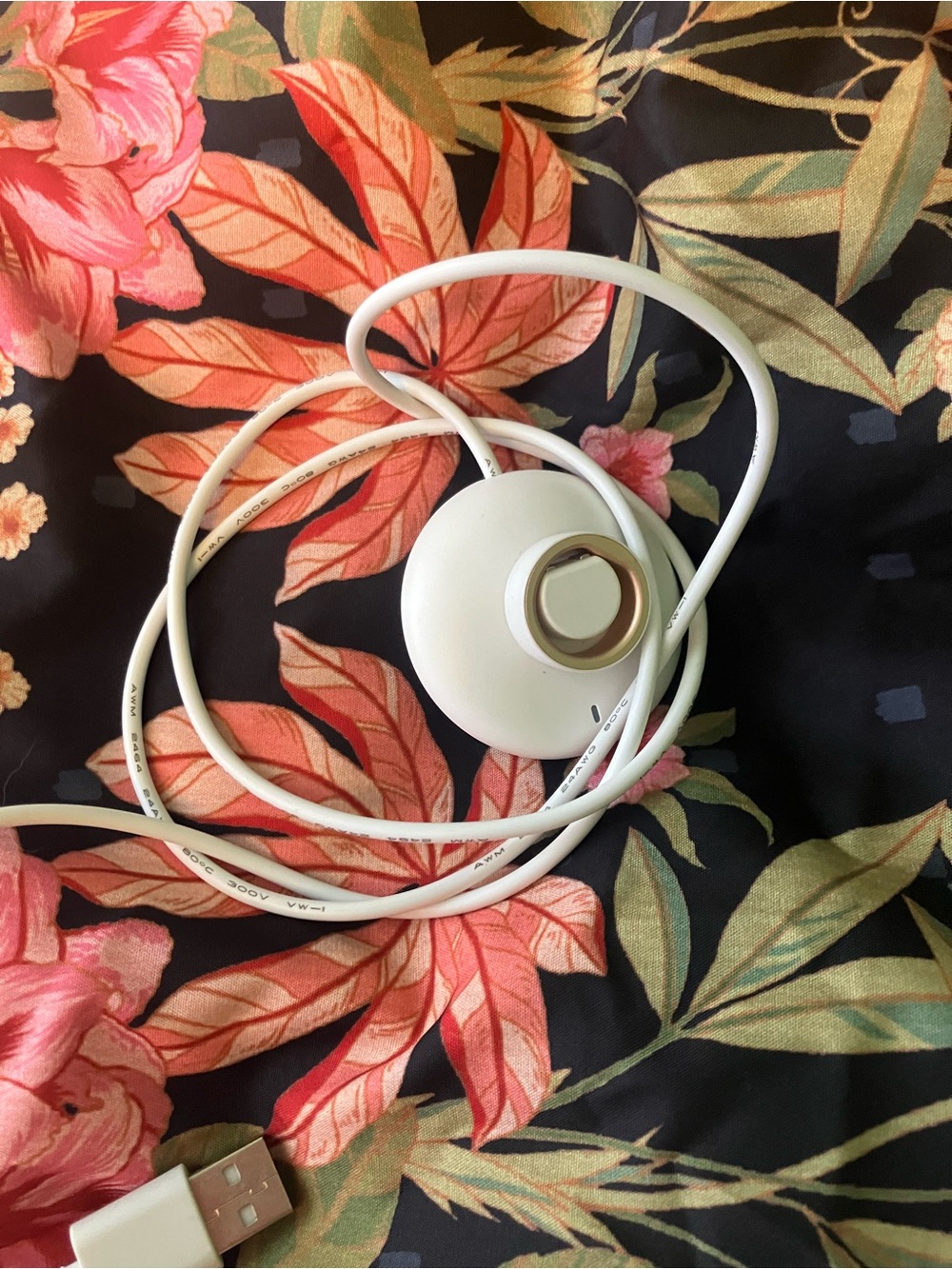 Wireless Ring and Charger - White